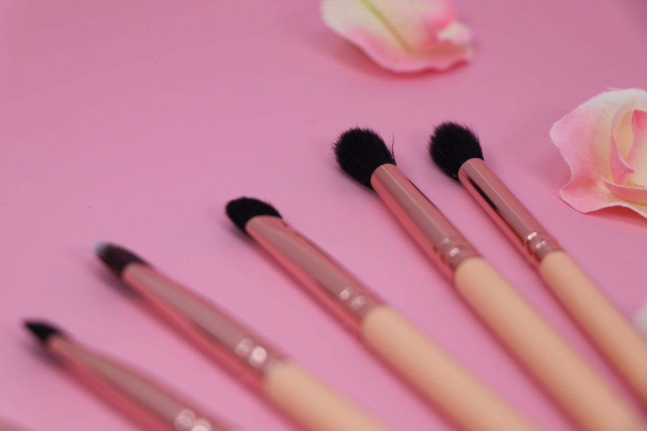 SuperBeauty ✨専用✨ Blissfully Blended Eyeshadow Brush – Doll 10 Beauty